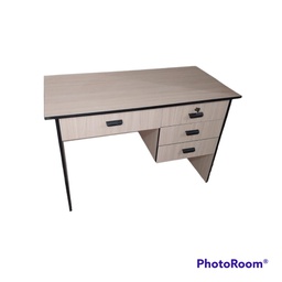 Escritorio de 4 cajas